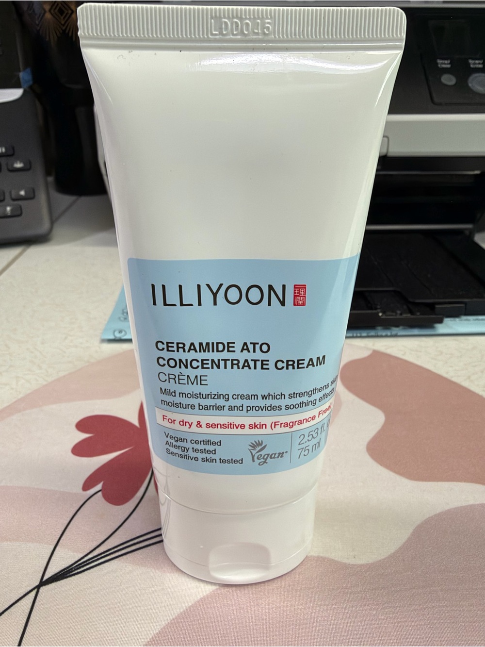 Illiyoon Ceramide Ato Concentrate Cream — White & Light Blue Moisturizer
